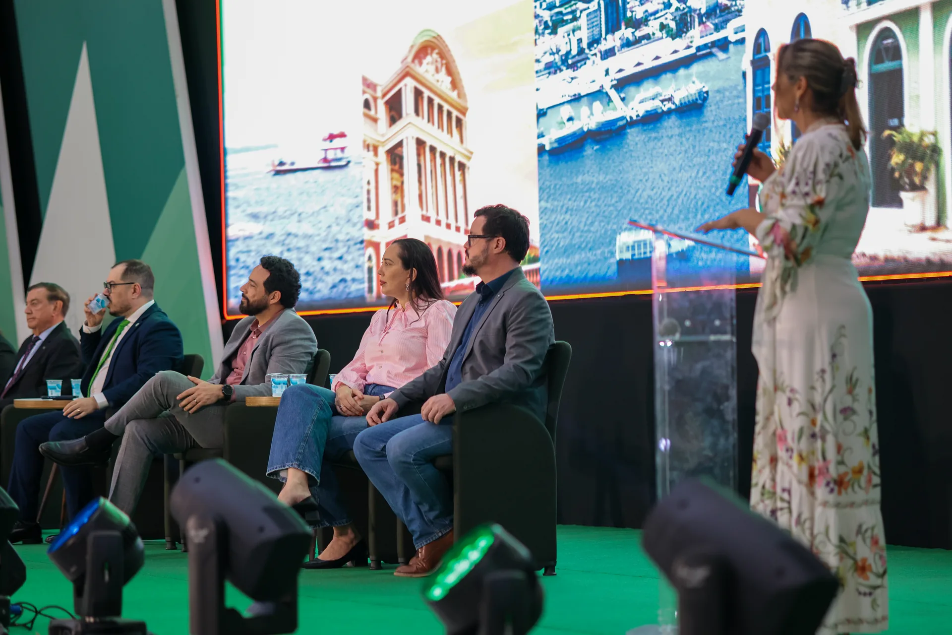 Painel da 36ª Conferência Anprotec, em Manaus